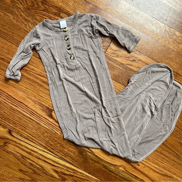 Lou Lou & Company Newborn Knotted Gown Bundle - Picture 7 of 10